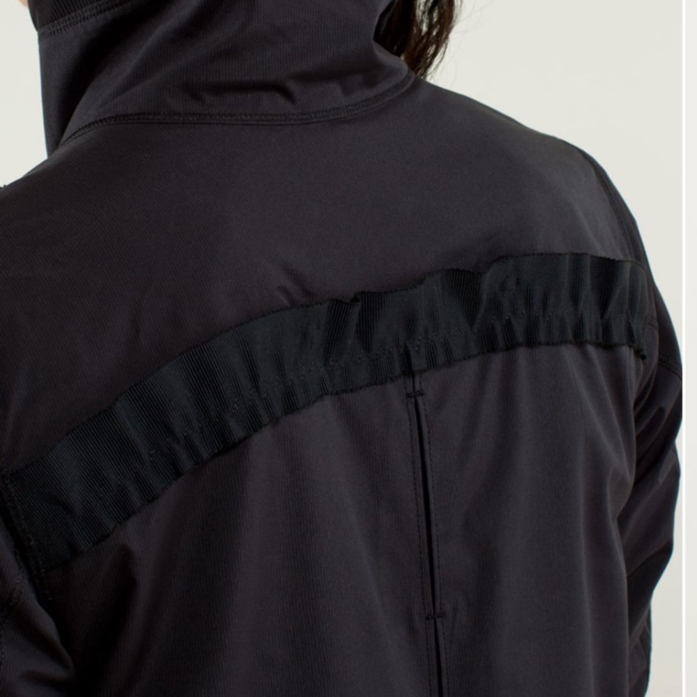Lululemon Run: Bandit Jacket Reflective - Picture 5 of 16